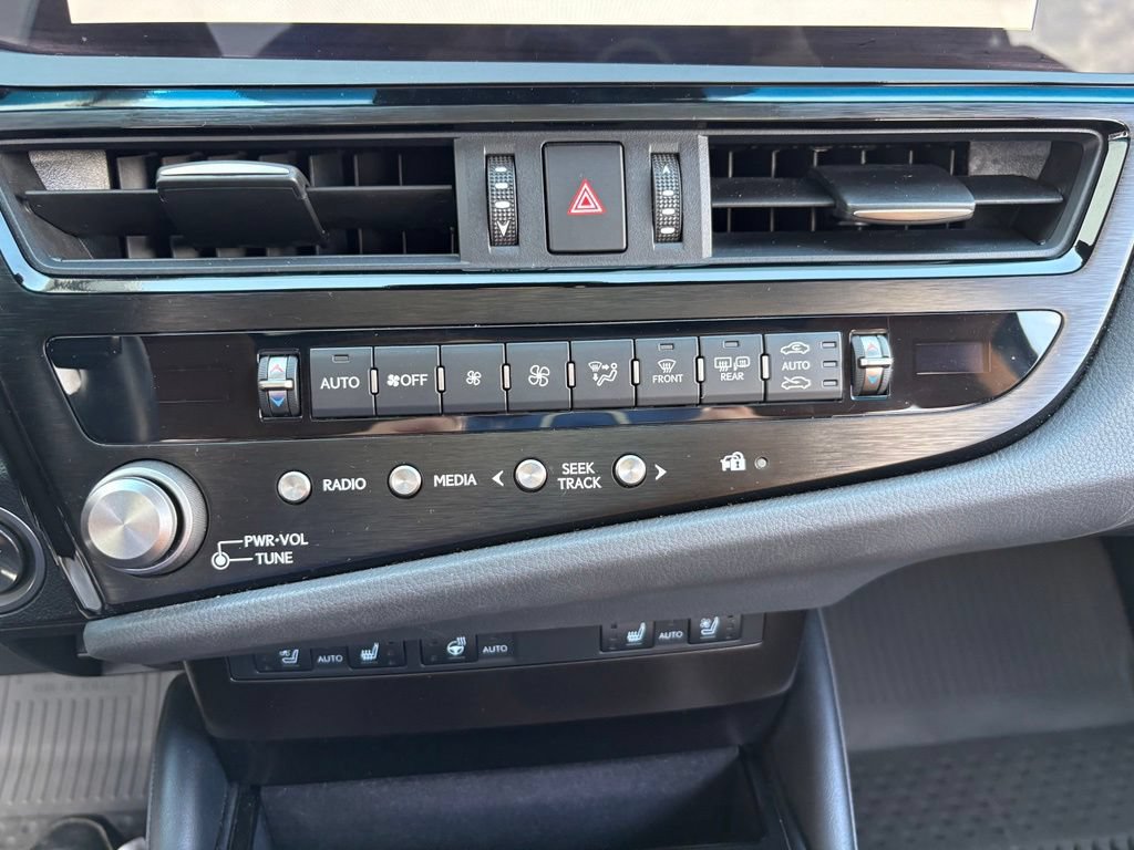 Used 2024 Lexus ES 300h w/ Premium Package FWD image 29