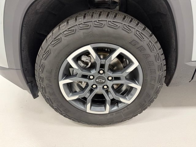 Certified 2025 Chevrolet Equinox ACTIV w/ Safety and Technology Package FWD image 17