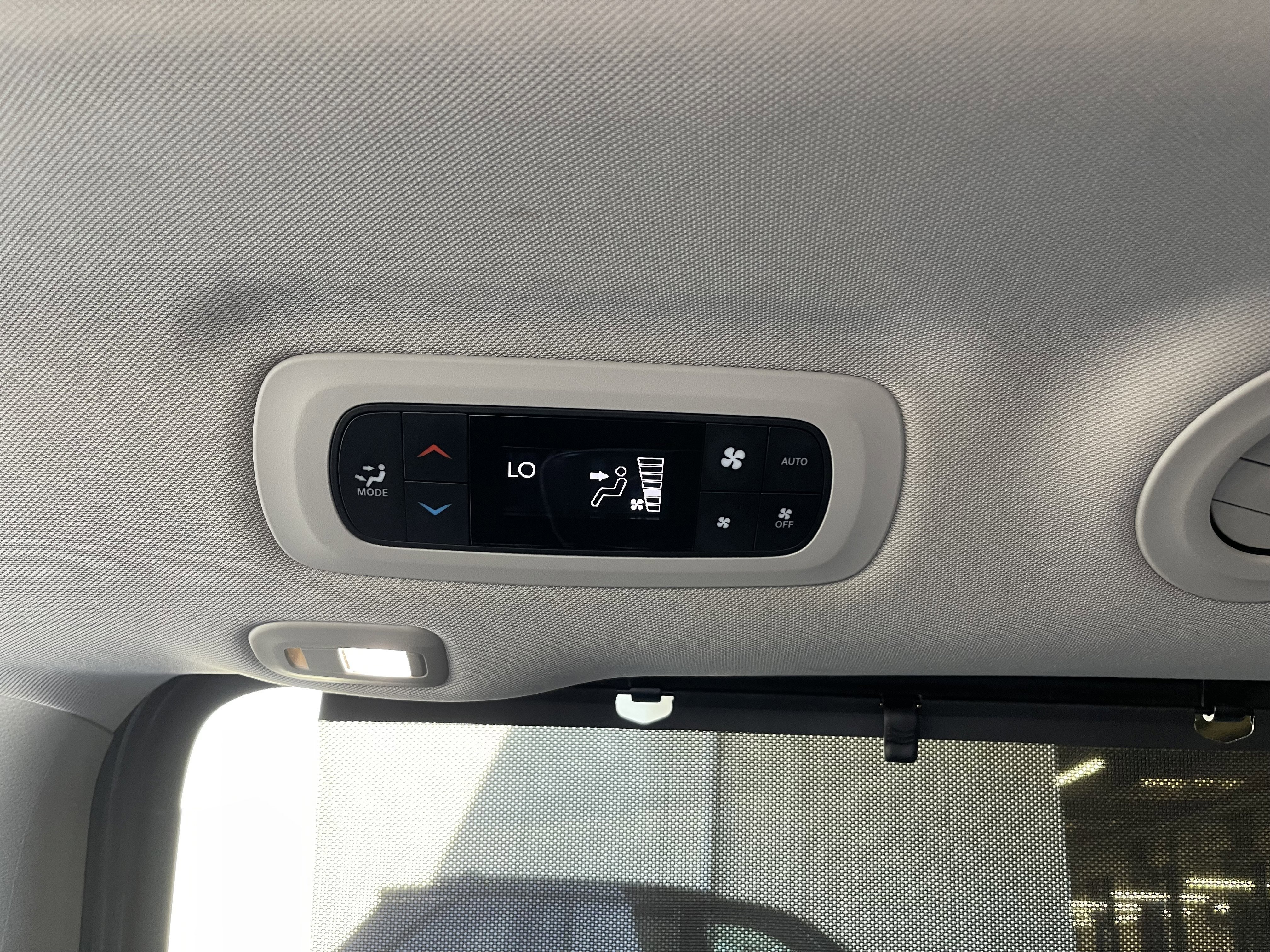 Used 2022 Chrysler Pacifica Limited FWD image 21
