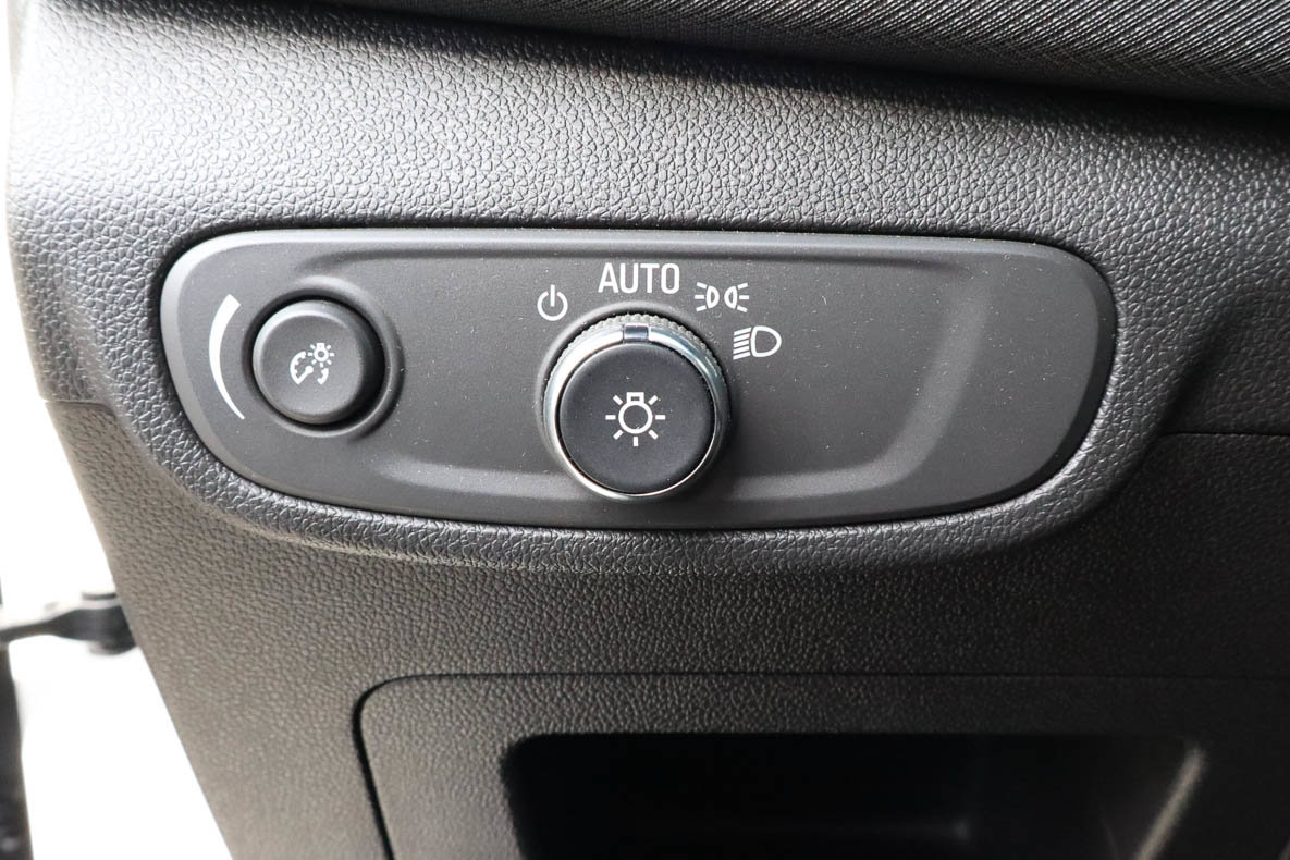Used 2025 Chevrolet TrailBlazer LT FWD image 16
