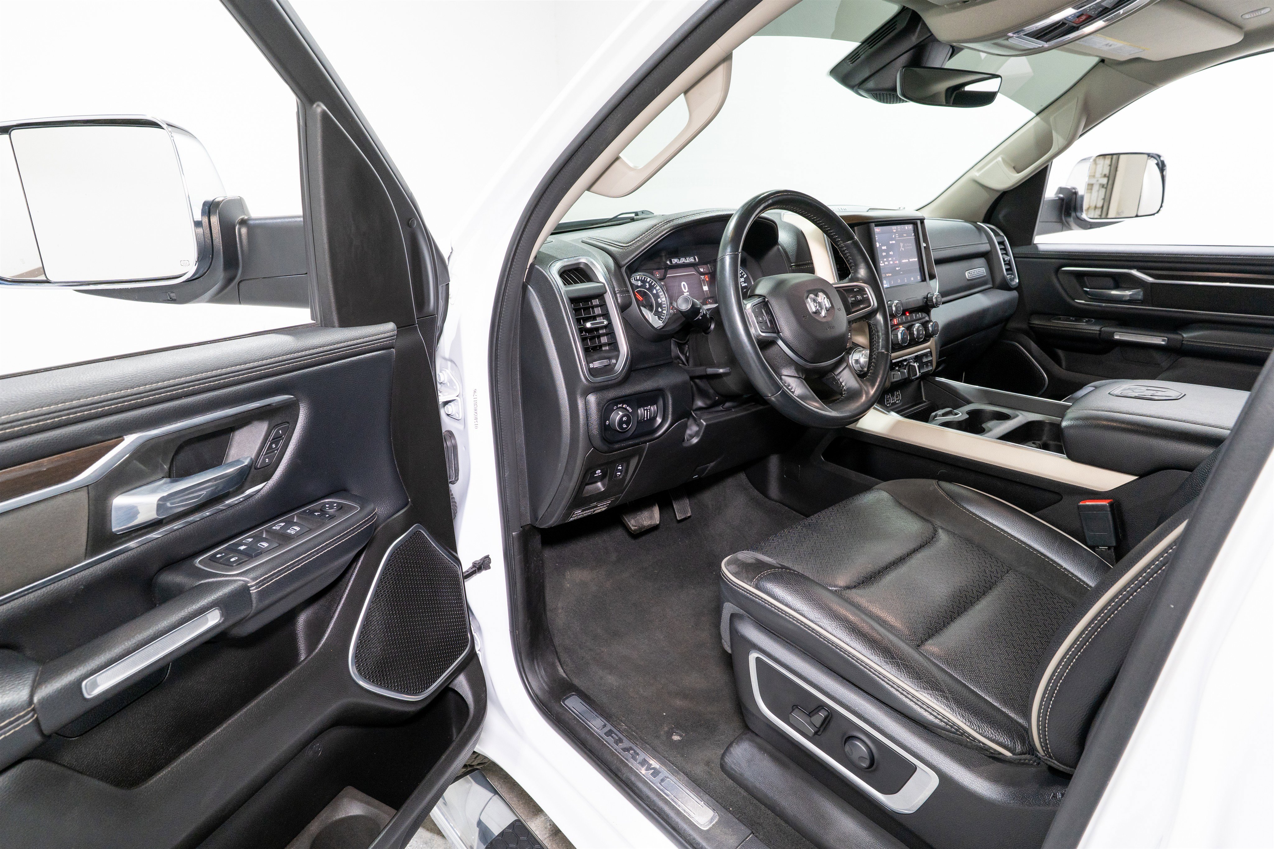 Used 2022 RAM 1500 Laramie AWD/4WD image 13