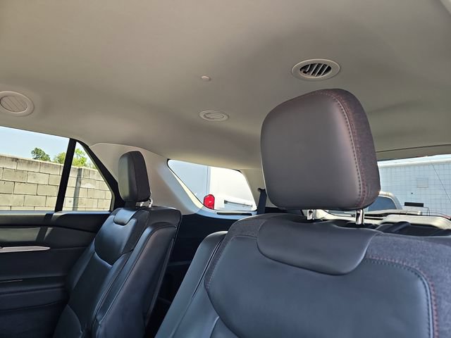 Certified 2025 Ford Explorer Active w/ Active Comfort Package RWD image 17