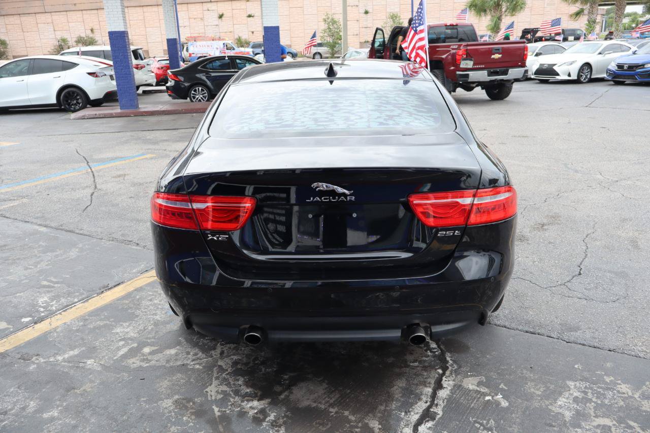 Used 2018 Jaguar XE Prestige RWD image 4