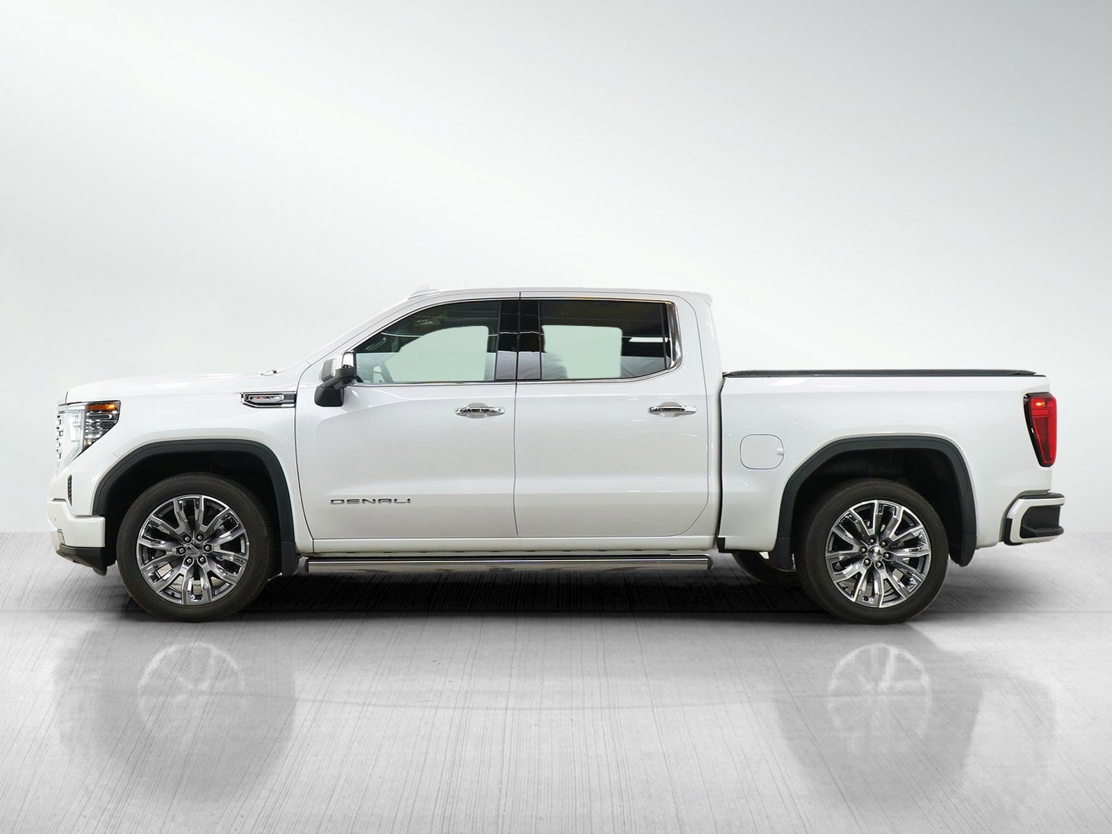 Used 2023 GMC Sierra 1500 Denali w/ Denali Reserve Package AWD/4WD image 2