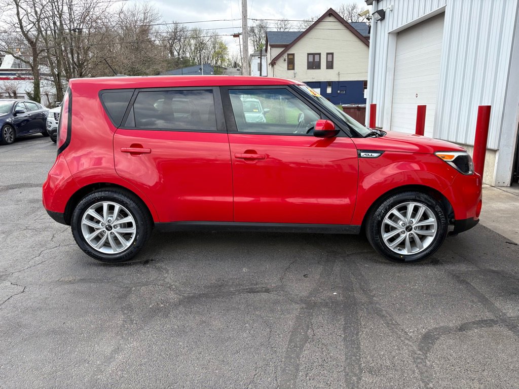 Used 2019 Kia Soul + image 2