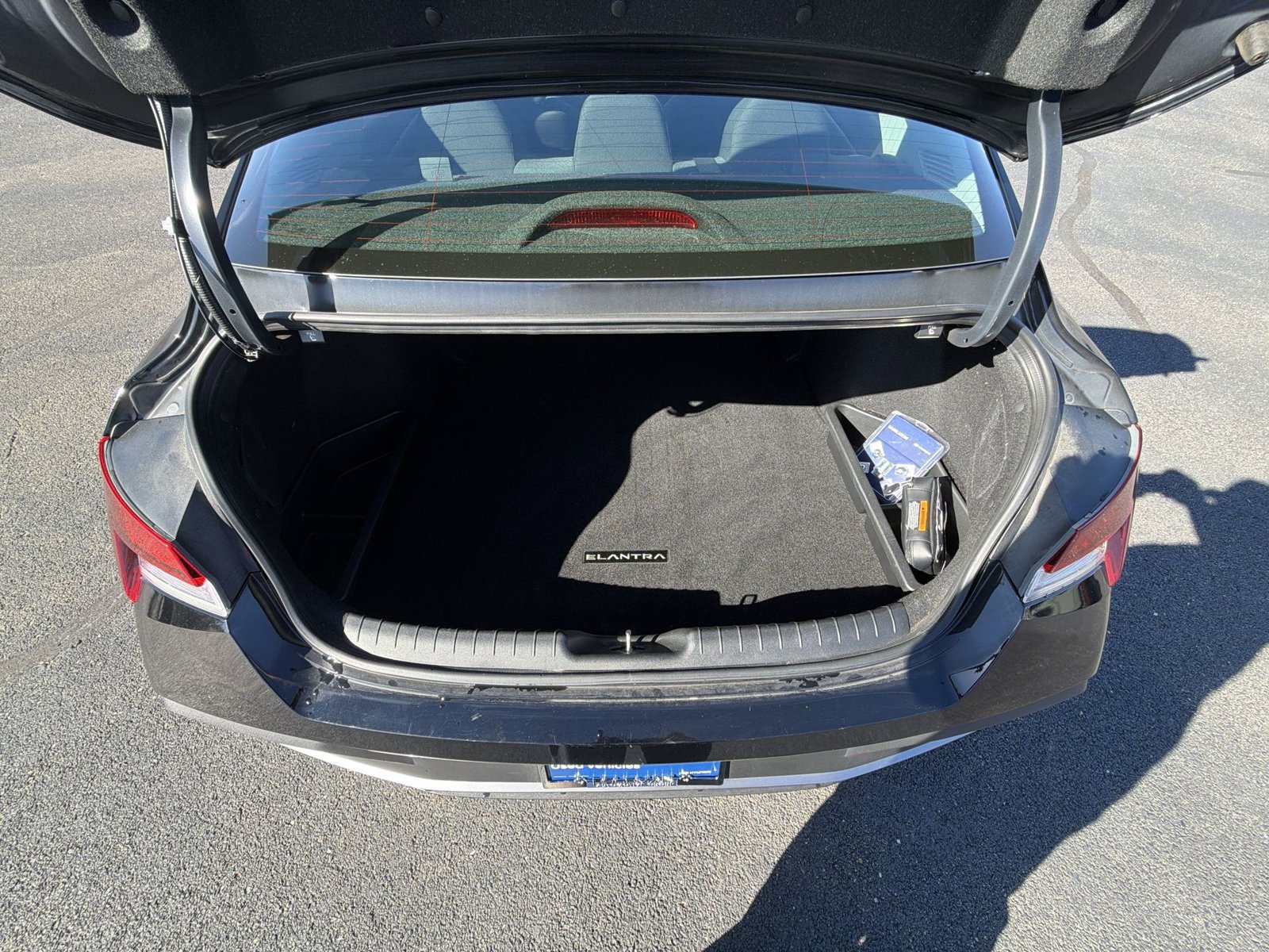 Certified 2024 Hyundai Elantra SE FWD image 24