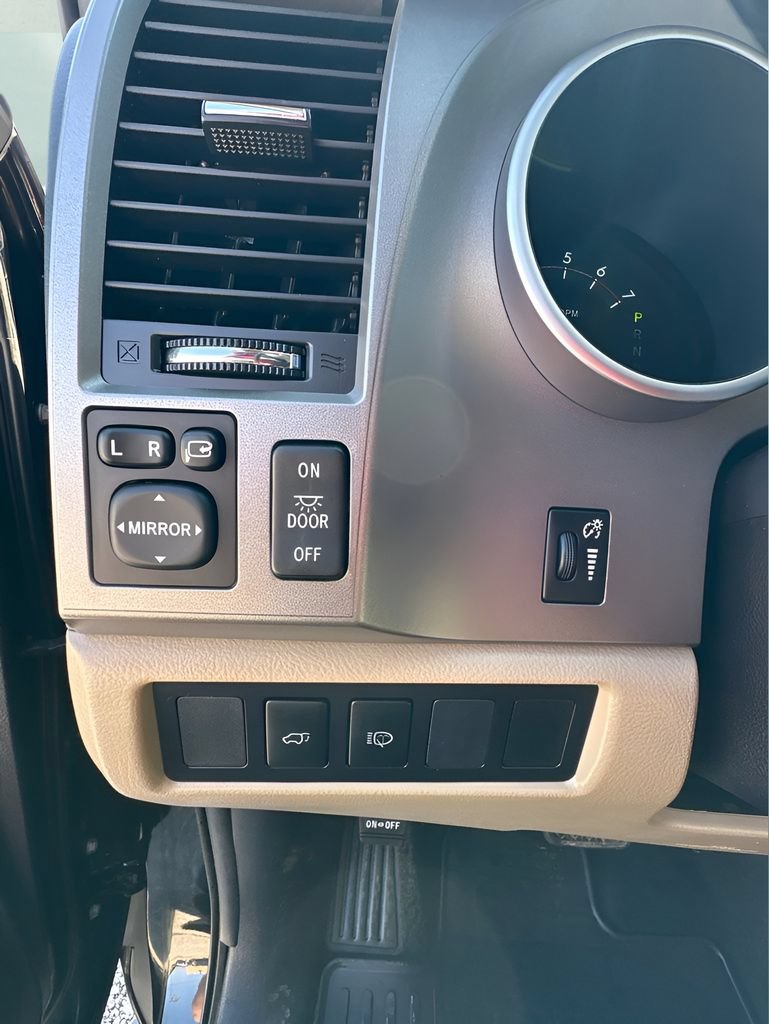 Used 2015 Toyota Sequoia Limited RWD image 28