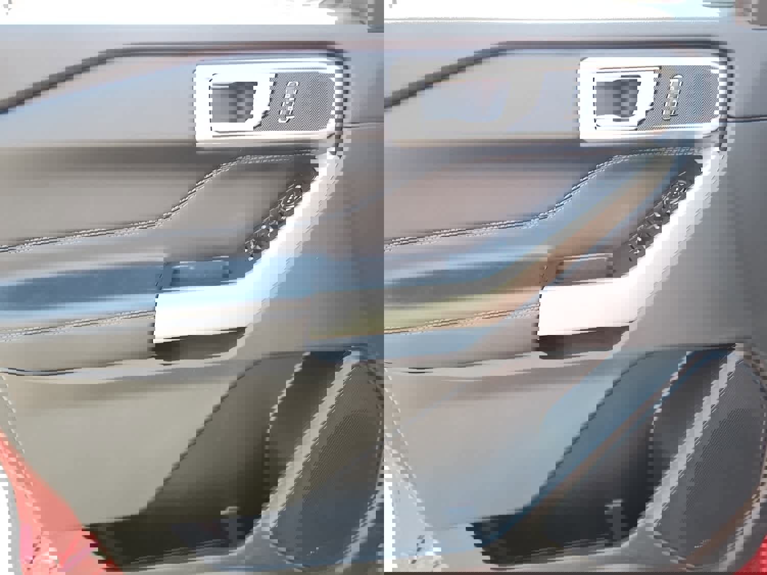 Used 2023 Ford Explorer XLT w/ Equipment Group 202A image 10