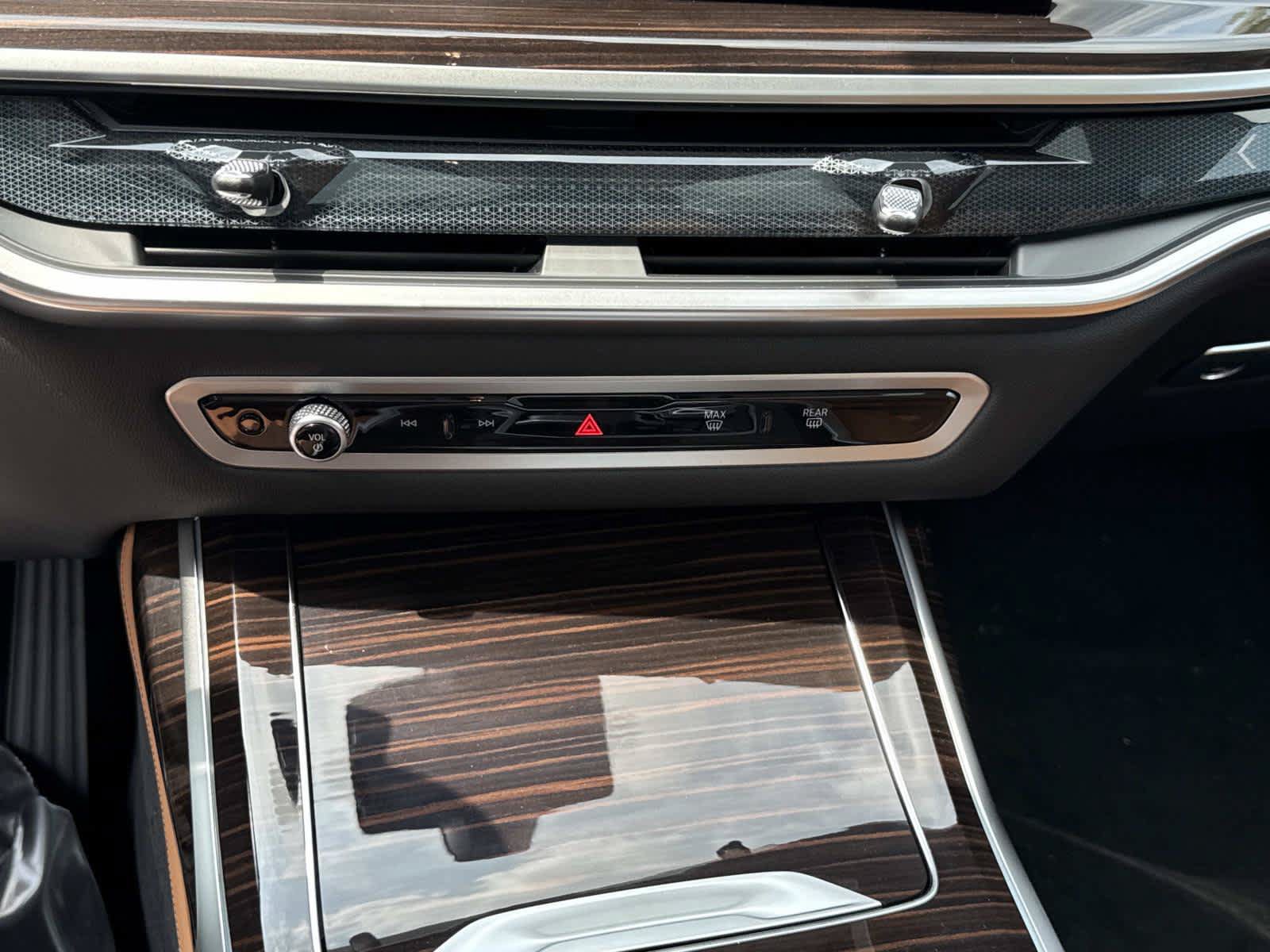 New 2027 BMW X7 xDrive40i w/ Premium Package AWD/4WD image 21