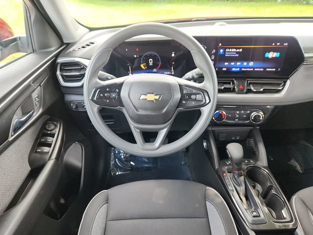 Used 2025 Chevrolet TrailBlazer LT AWD/4WD image 23
