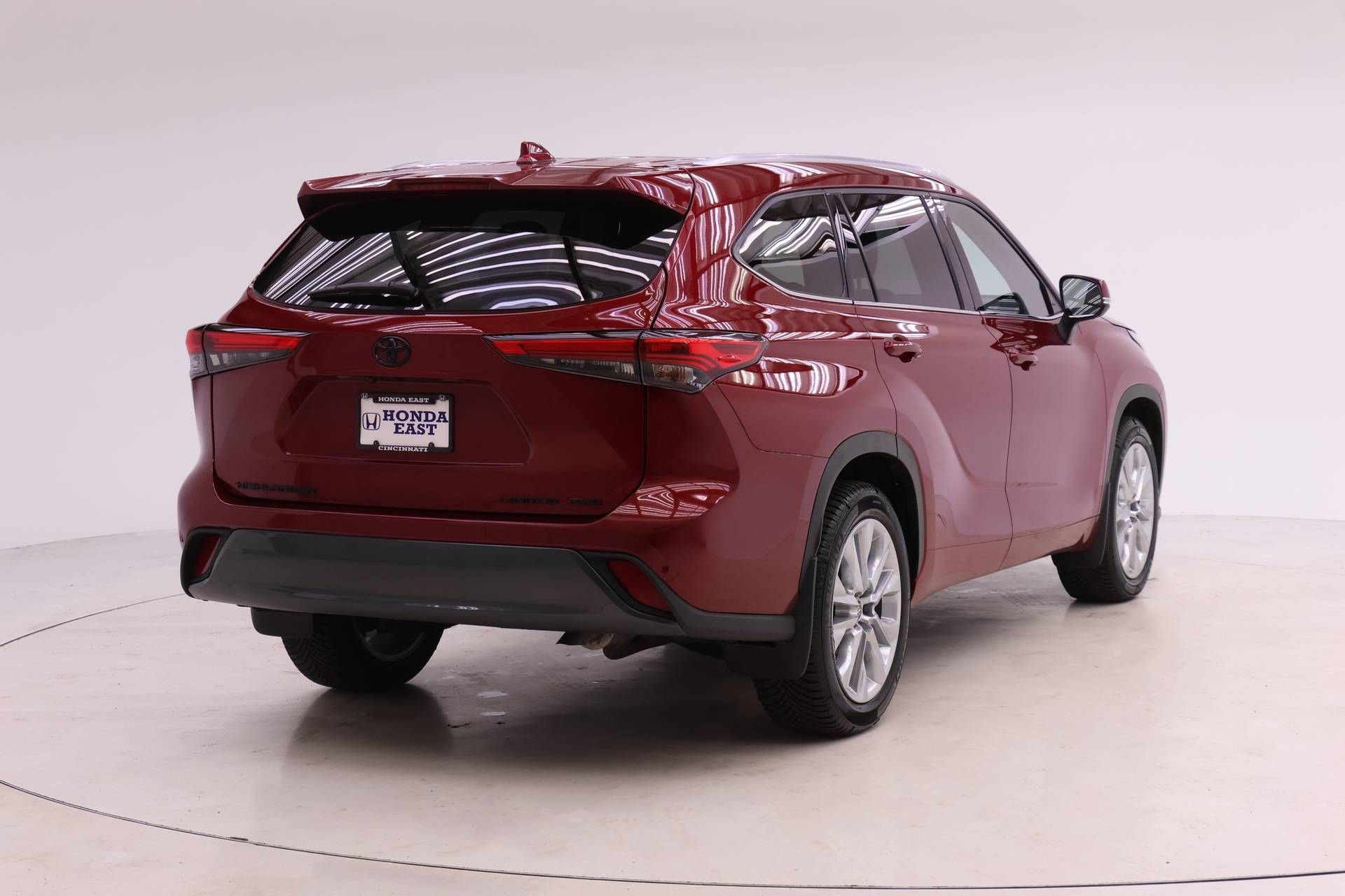 Used 2021 Toyota Highlander Limited image 2