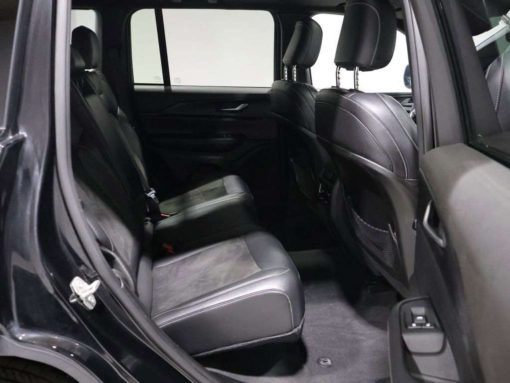 Used 2023 Jeep Grand Cherokee Altitude image 23