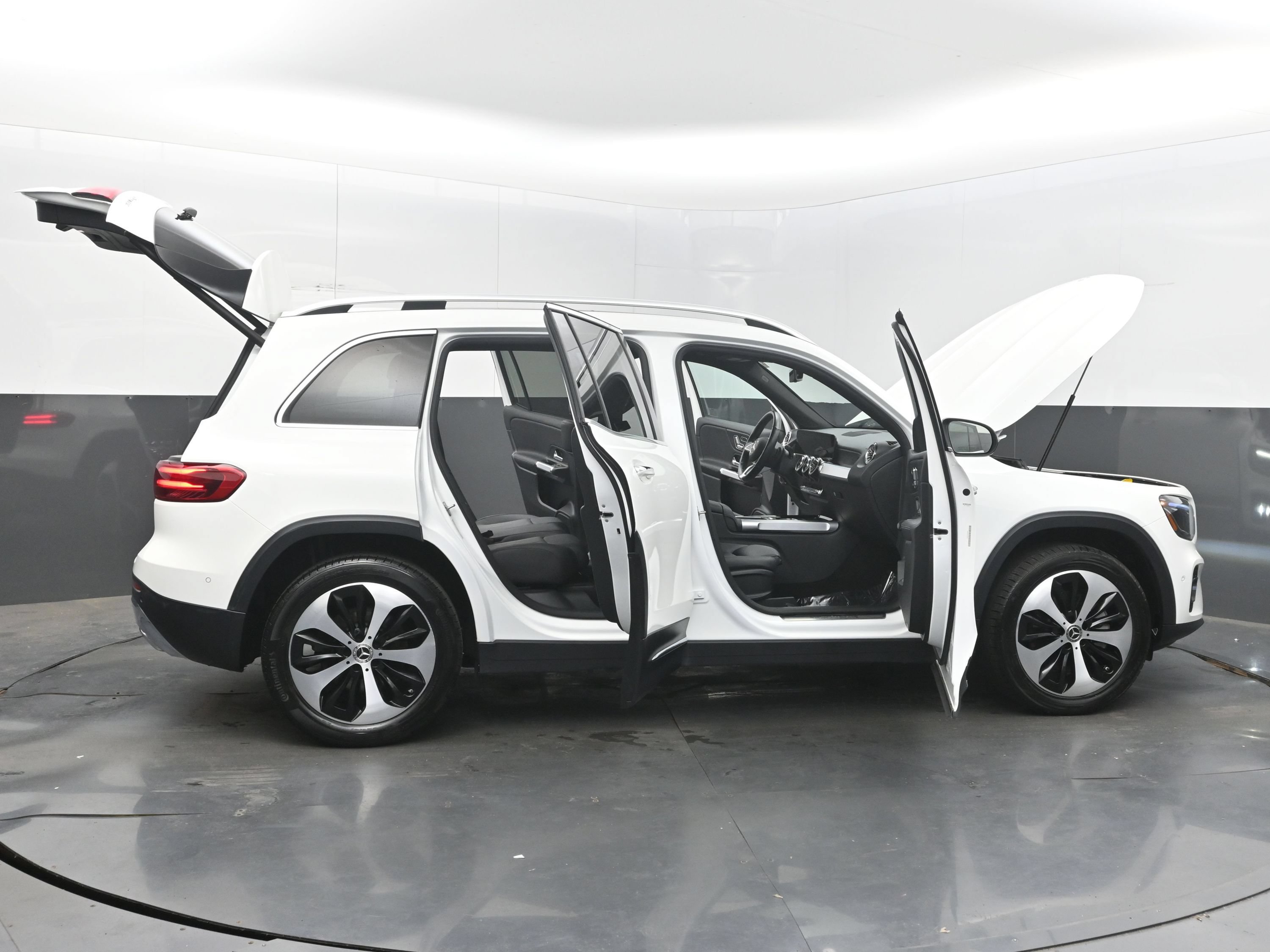 Used 2025 Mercedes-Benz GLB 250 4MATIC image 45