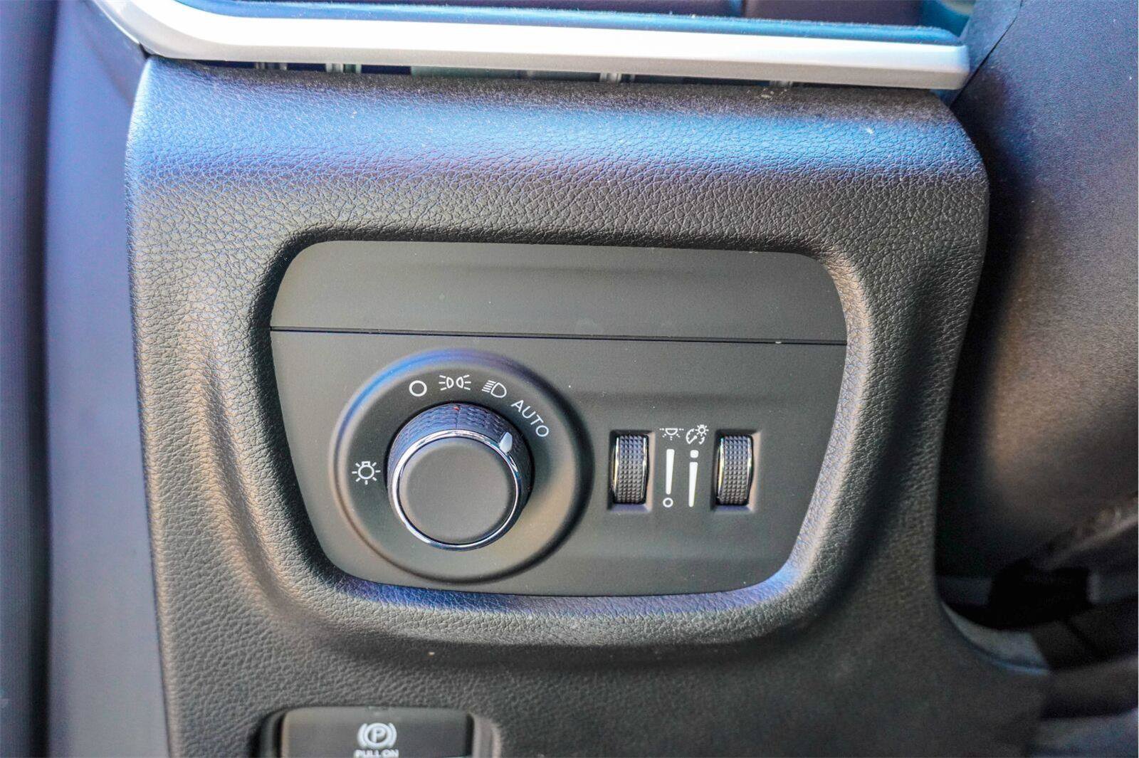 Used 2024 Jeep Grand Cherokee L Laredo RWD image 21