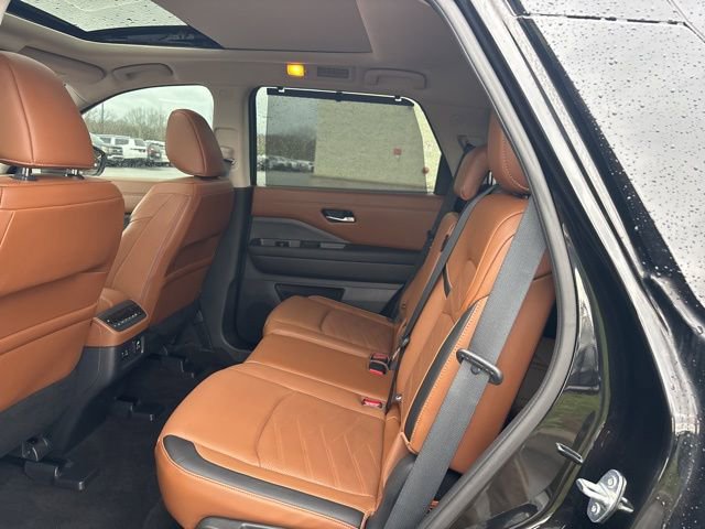Used 2023 Nissan Pathfinder Platinum w/ Cargo Package image 15