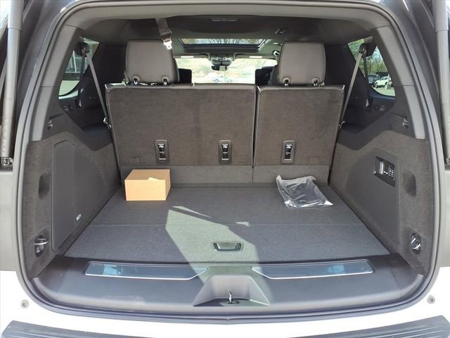New 2026 Cadillac Escalade ESV Luxury w/ Touring Package image 4