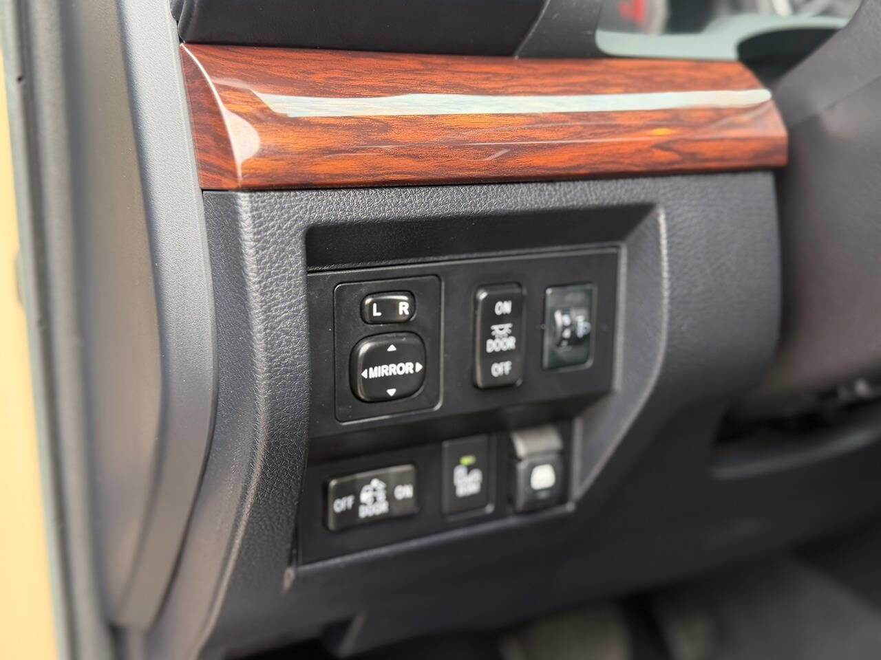 Used 2017 Toyota Tundra Limited w/ Limited Premium Package AWD/4WD image 92