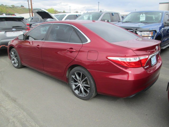 Used 2016 Toyota Camry XSE w/ Moonroof Package FWD image 3