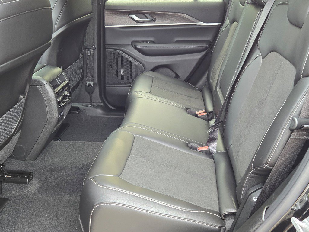 New 2027 Jeep Grand Cherokee Altitude AWD/4WD image 23