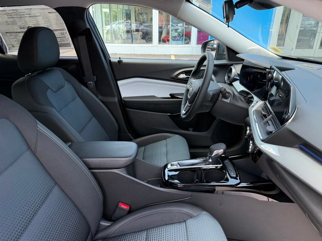 New 2026 Chevrolet Trax LT w/ LT Convenience Package FWD image 40