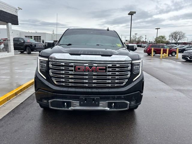 Used 2023 GMC Sierra 1500 Denali w/ Technology Package AWD/4WD image 3