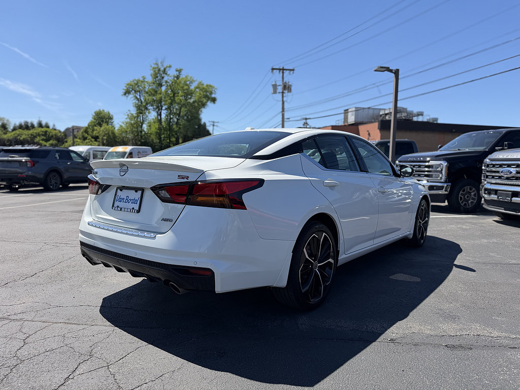 Used 2023 Nissan Altima 2.5 SR w/ SR Premium Package AWD/4WD image 7