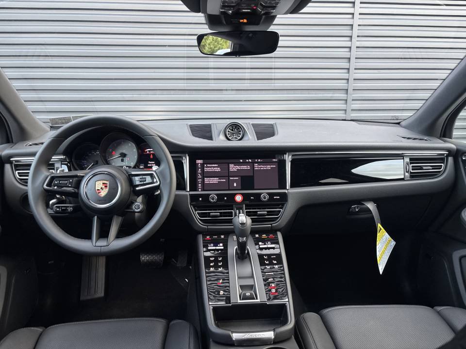 Certified 2025 Porsche Macan S AWD/4WD image 16