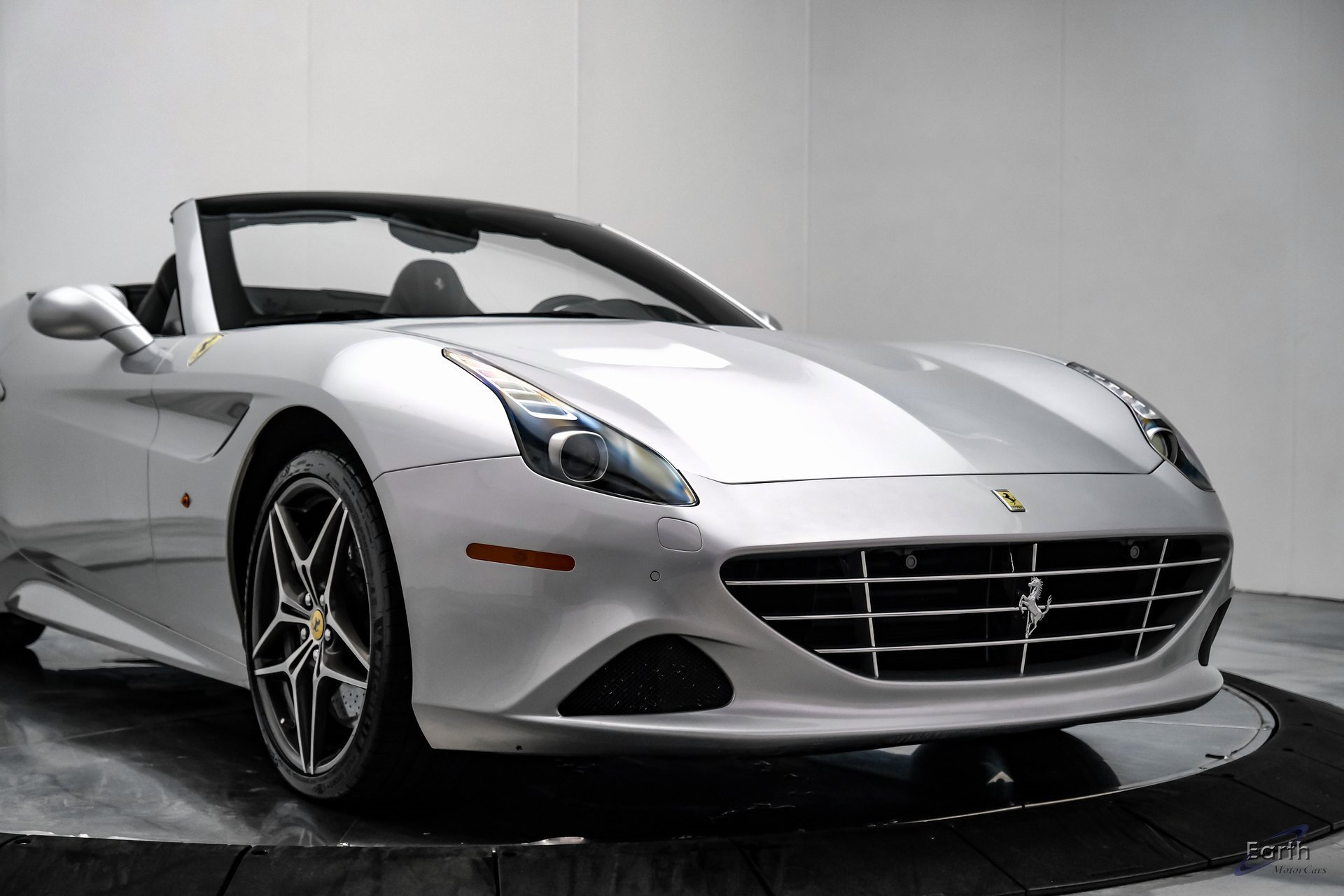 Used 2016 Ferrari California T image 34