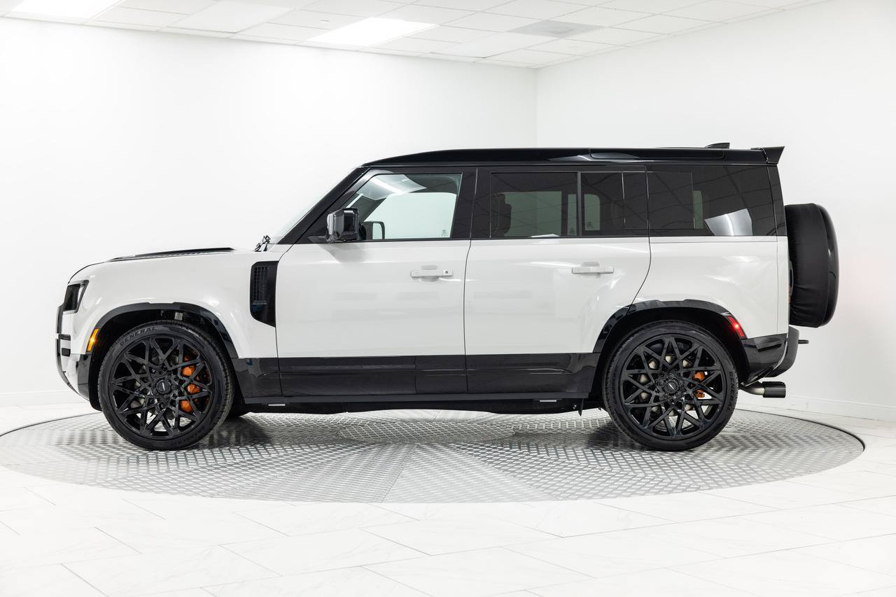 Used 2026 Land Rover Defender 110 X-Dynamic SE AWD/4WD image 2