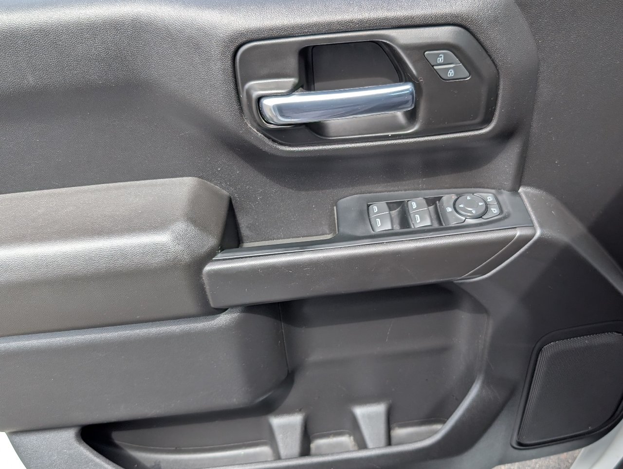 Used 2022 Chevrolet Silverado 1500 Custom w/ LPO, Blackout Package RWD image 15
