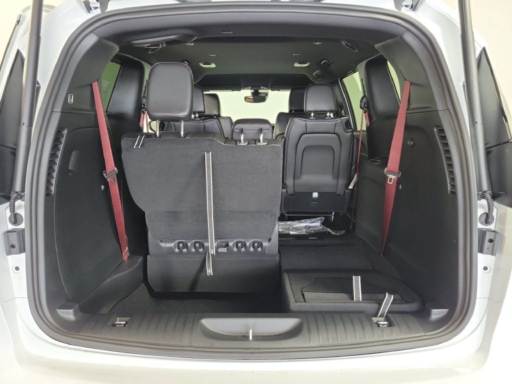 New 2027 Chrysler Pacifica Select FWD image 25