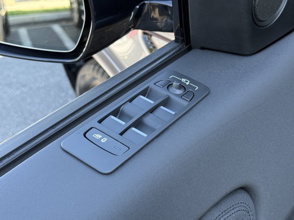 Used 2025 Land Rover Discovery Sport S image 14