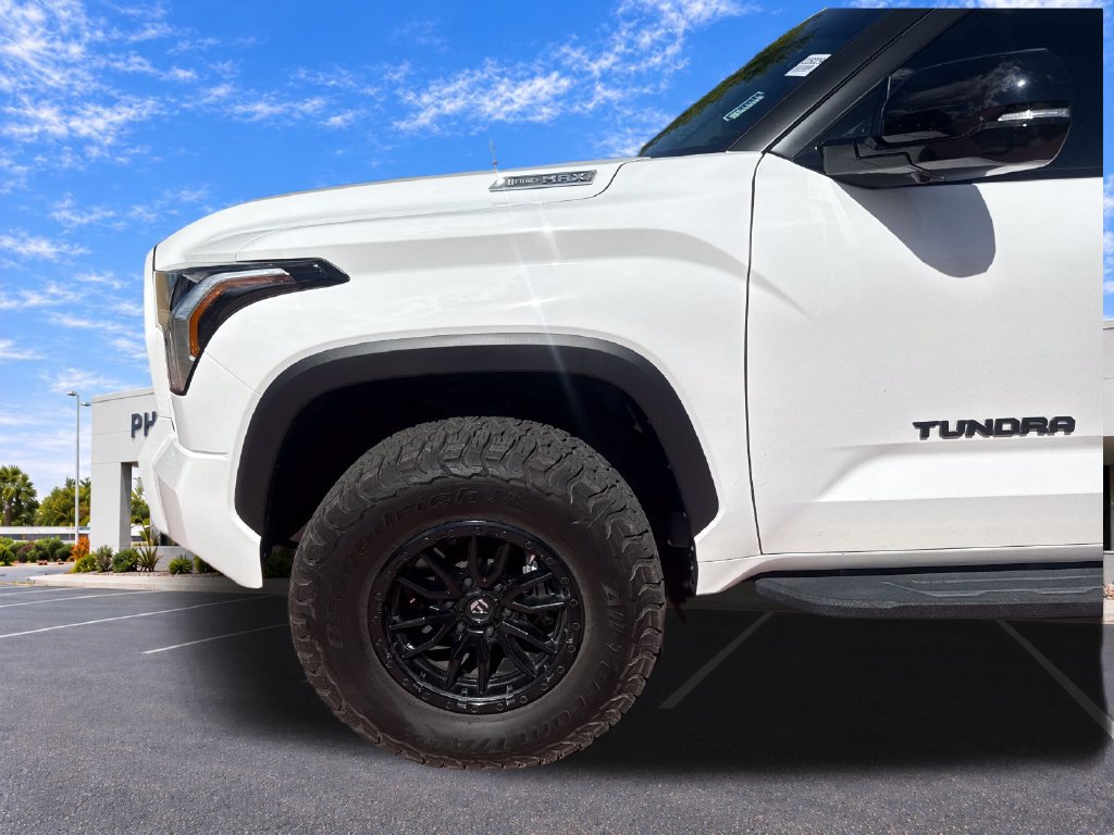 Used 2025 Toyota Tundra Limited AWD/4WD image 34