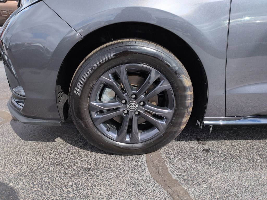 Used 2025 Toyota Sienna XSE w/ XSE Plus Package image 27