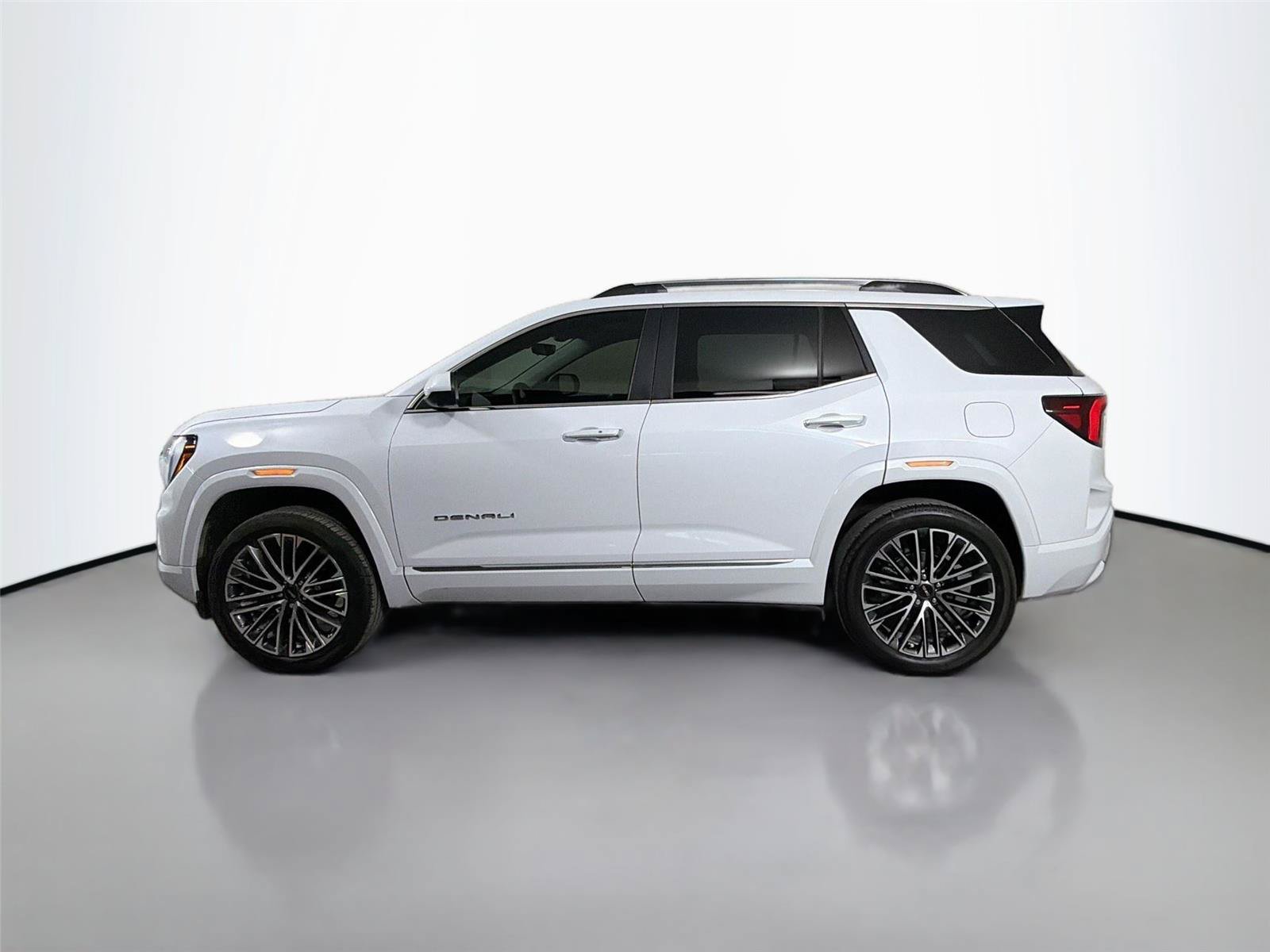 Used 2026 GMC Terrain Denali AWD/4WD image 8