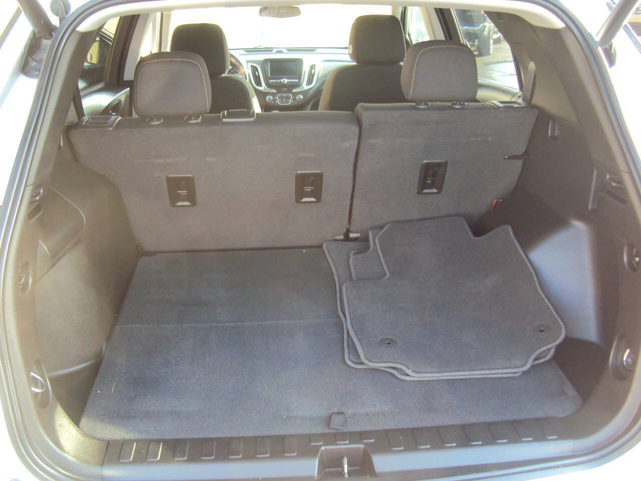 Used 2022 Chevrolet Equinox LT w/ Driver Convenience Package AWD/4WD image 12
