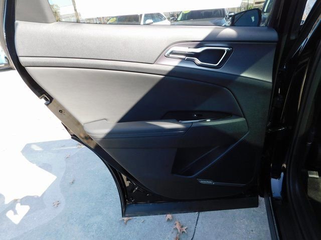 Used 2025 Kia Sportage SX image 16