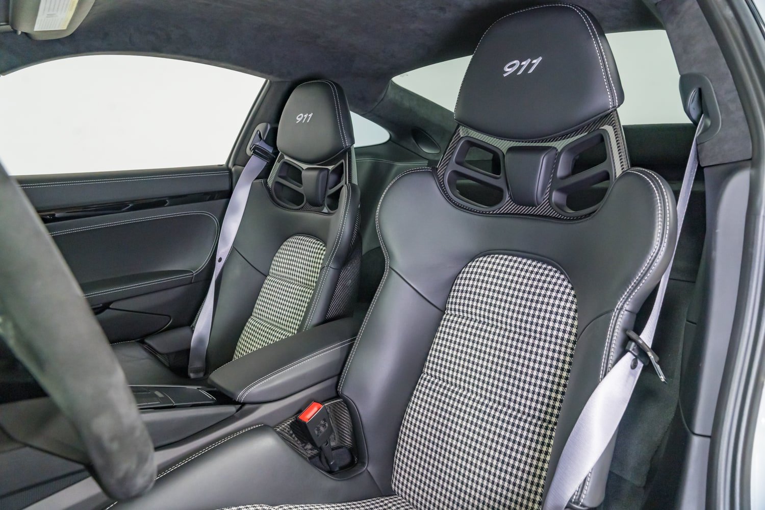 Used 2018 Porsche 911 Carrera T w/ Carrera T Interior Package RWD image 18