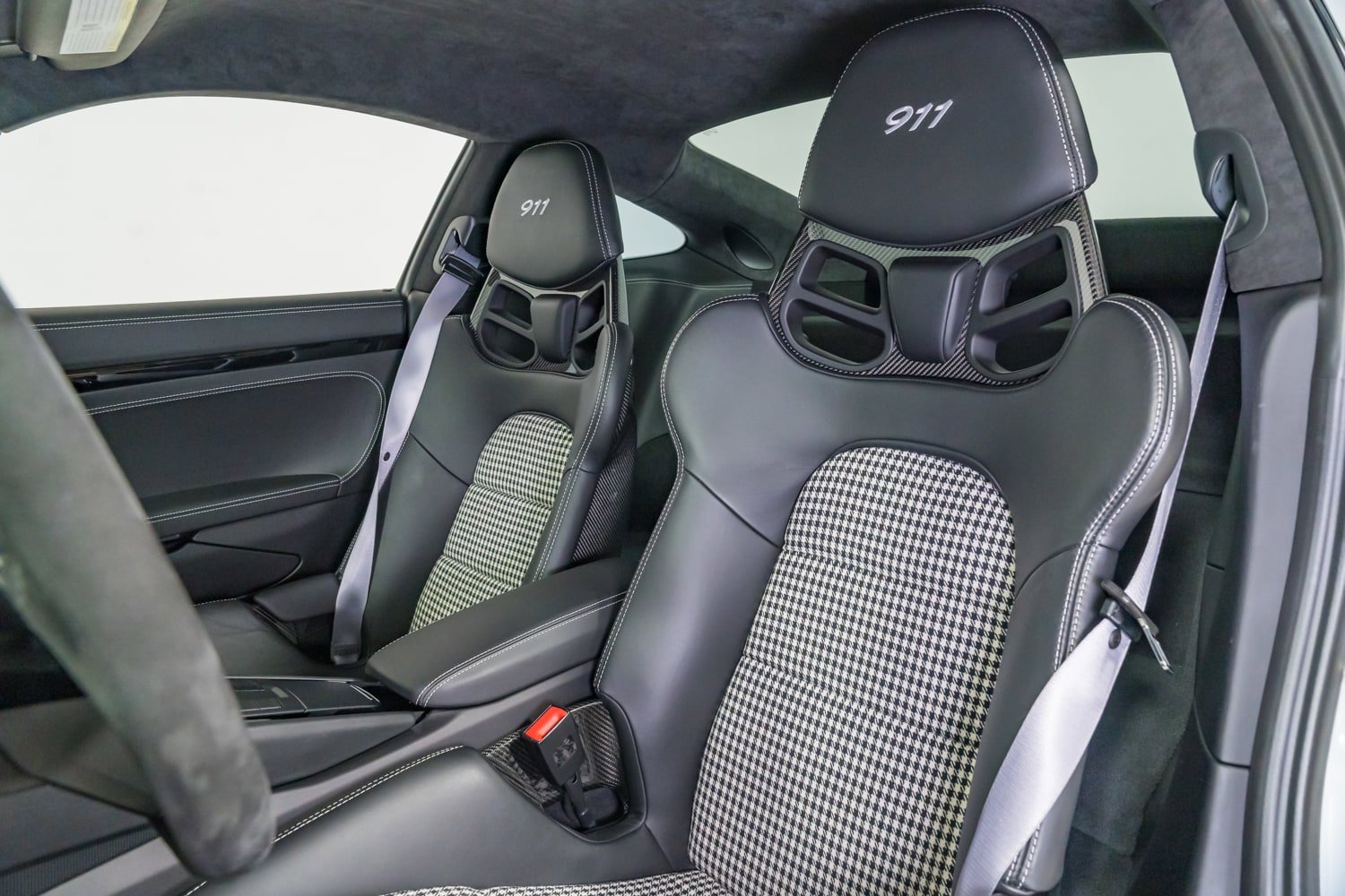 Used 2018 Porsche 911 Carrera T w/ Carrera T Interior Package RWD image 18