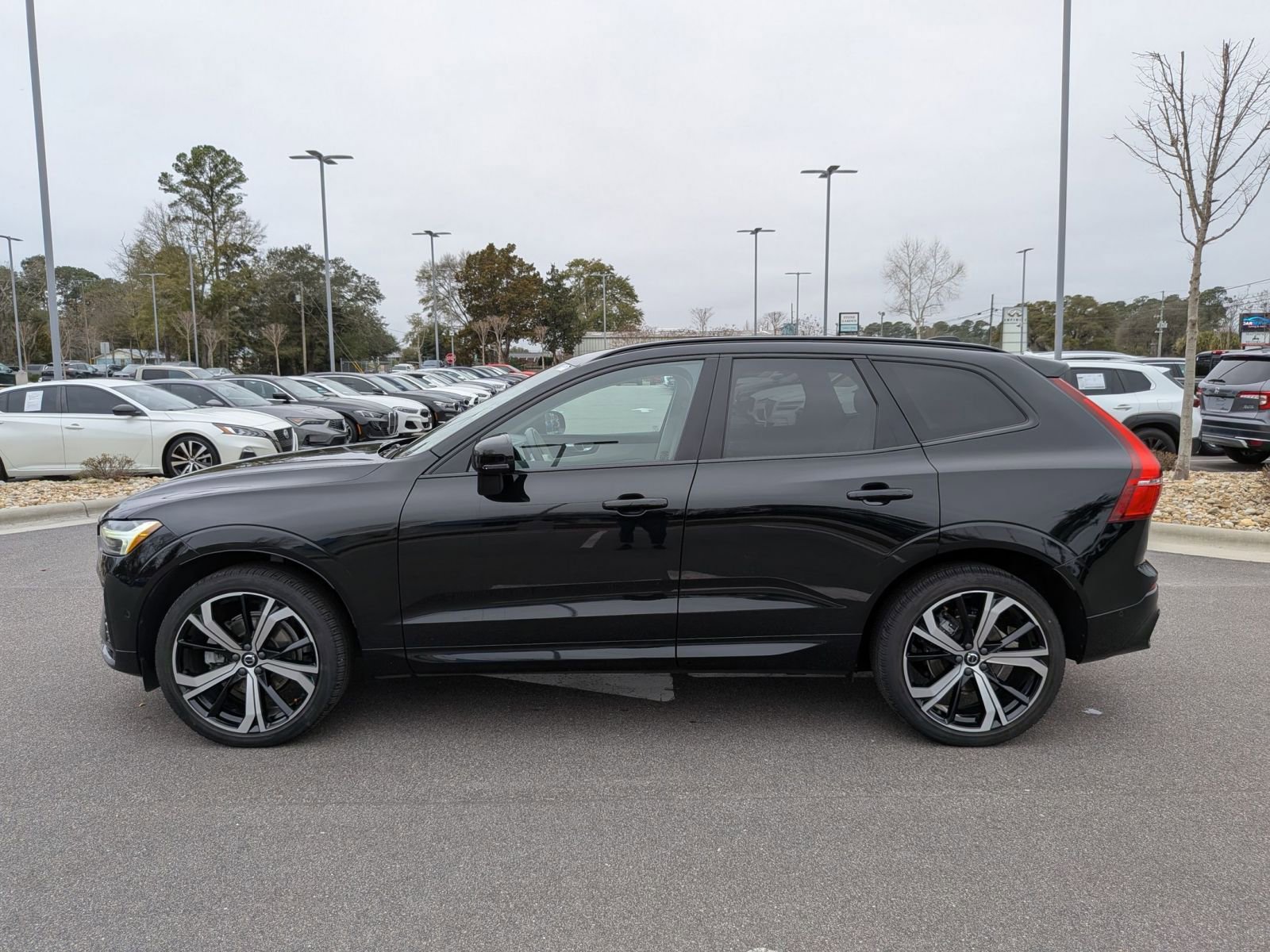 Used 2023 Volvo XC60 B5 Ultimate w/ Climate Package image 6