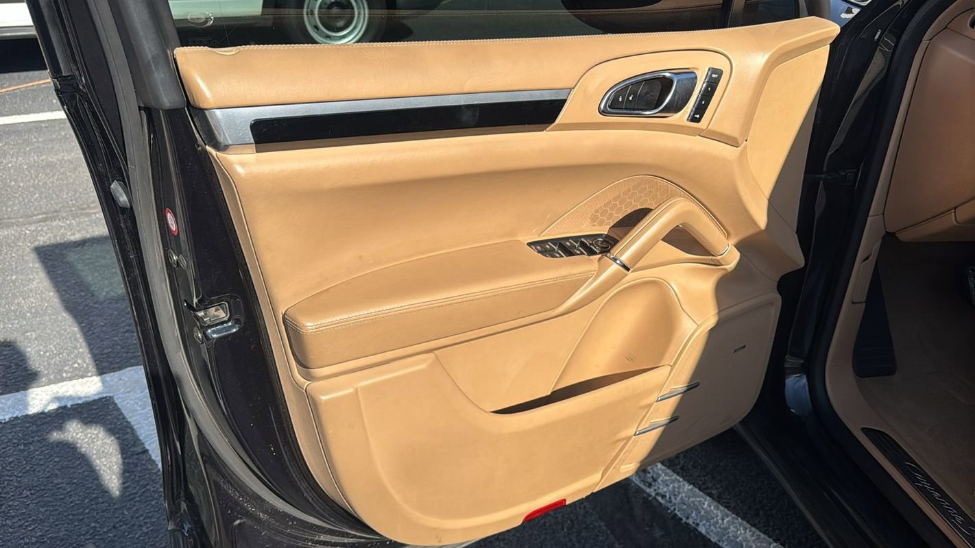 Used 2015 Porsche Cayenne S AWD/4WD image 11
