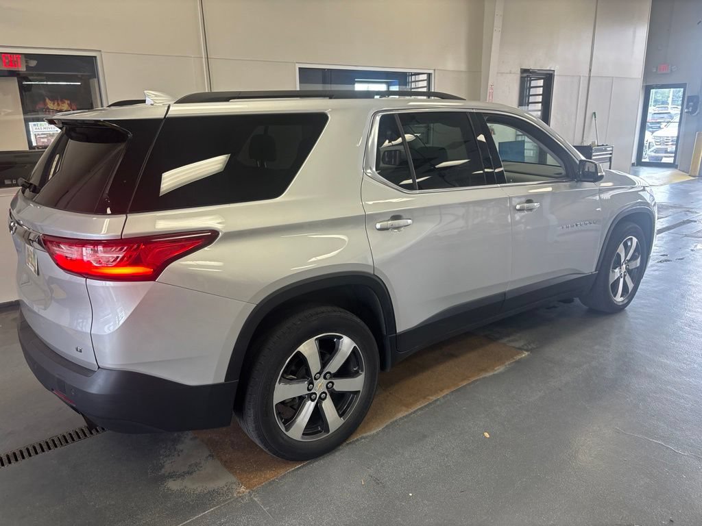 Used 2019 Chevrolet Traverse LT w/ LT Premium Package AWD/4WD image 8