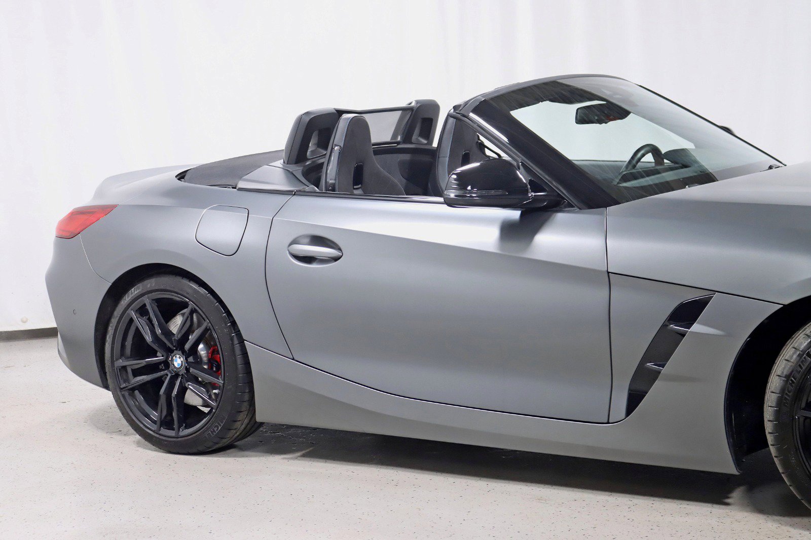 Used 2021 BMW Z4 M40i w/ Executive Package RWD image 4
