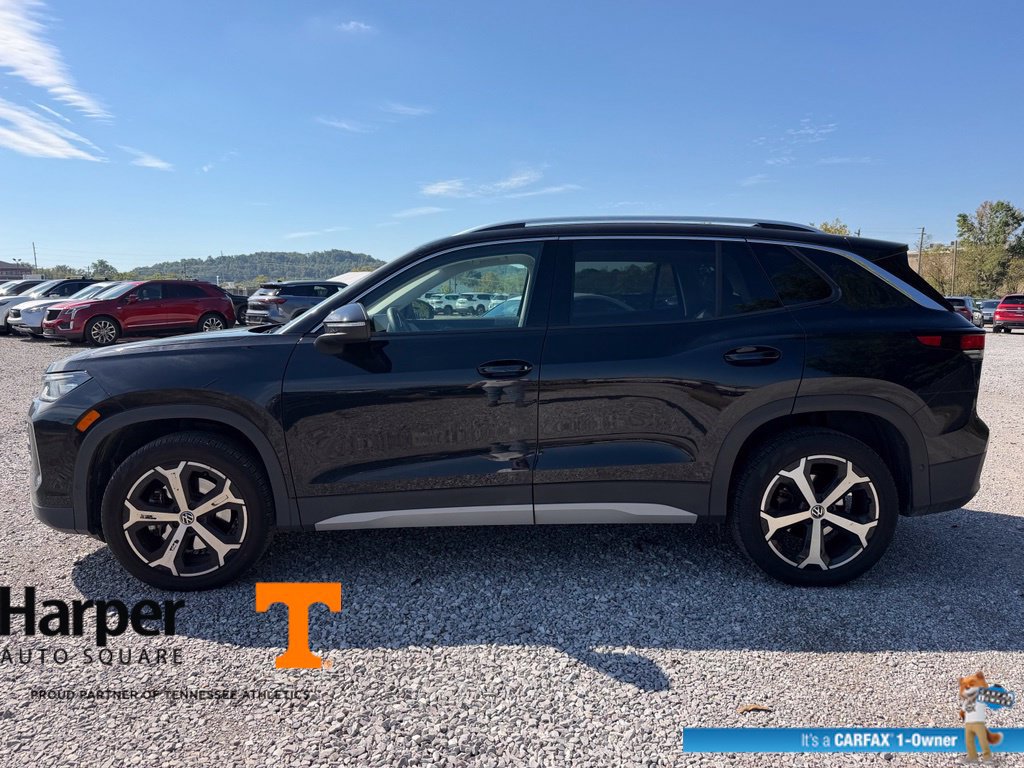 Used 2025 Volkswagen Tiguan SE w/ Panoramic Sunroof Package AWD/4WD image 2