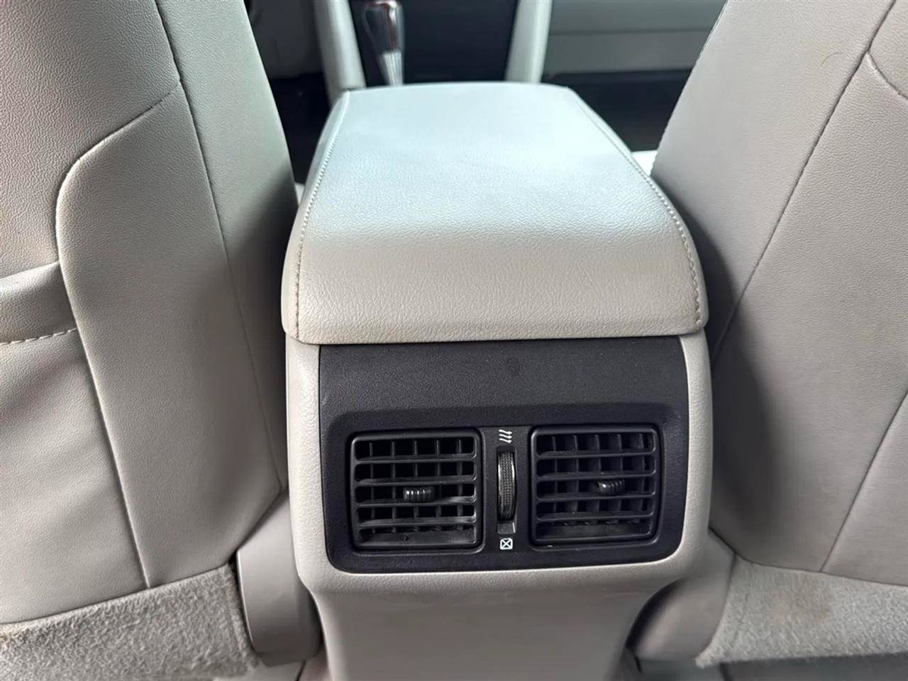 Used 2012 Toyota Camry XLE FWD image 39