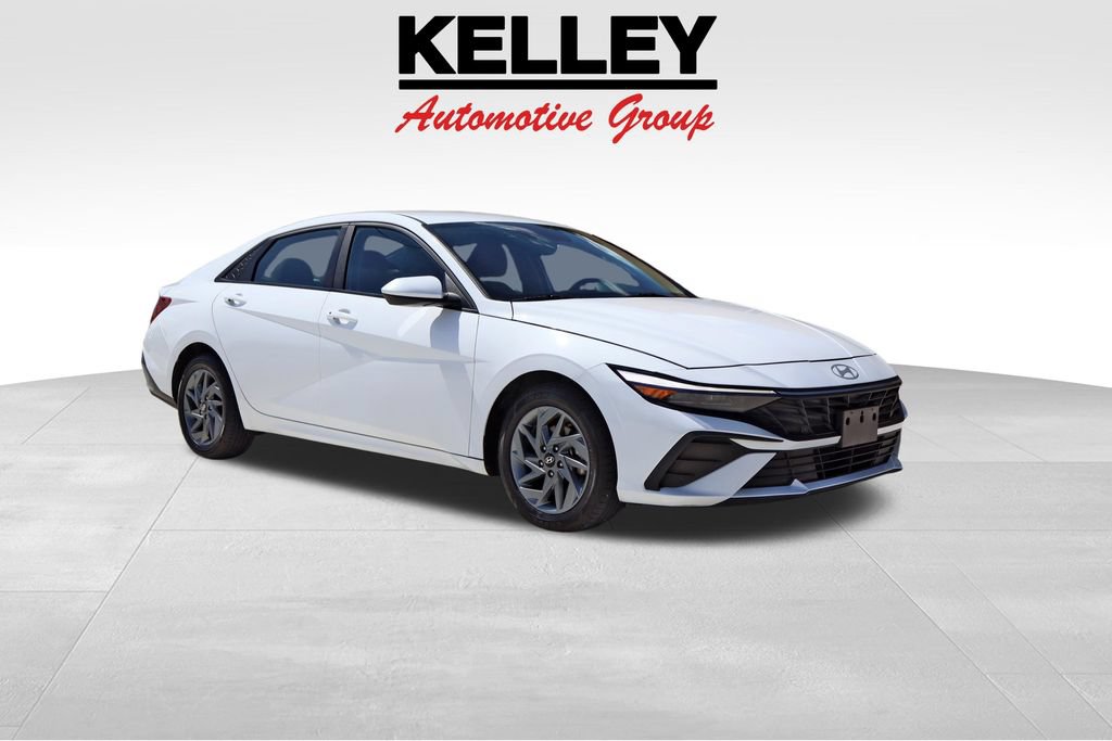 Used 2024 Hyundai Elantra SEL FWD image 1