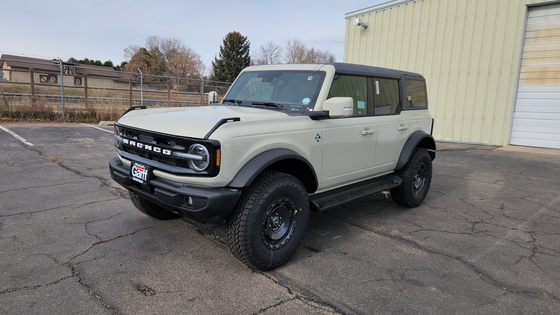 New 2025 Ford Bronco Outer Banks w/ Sasquatch Package image 2