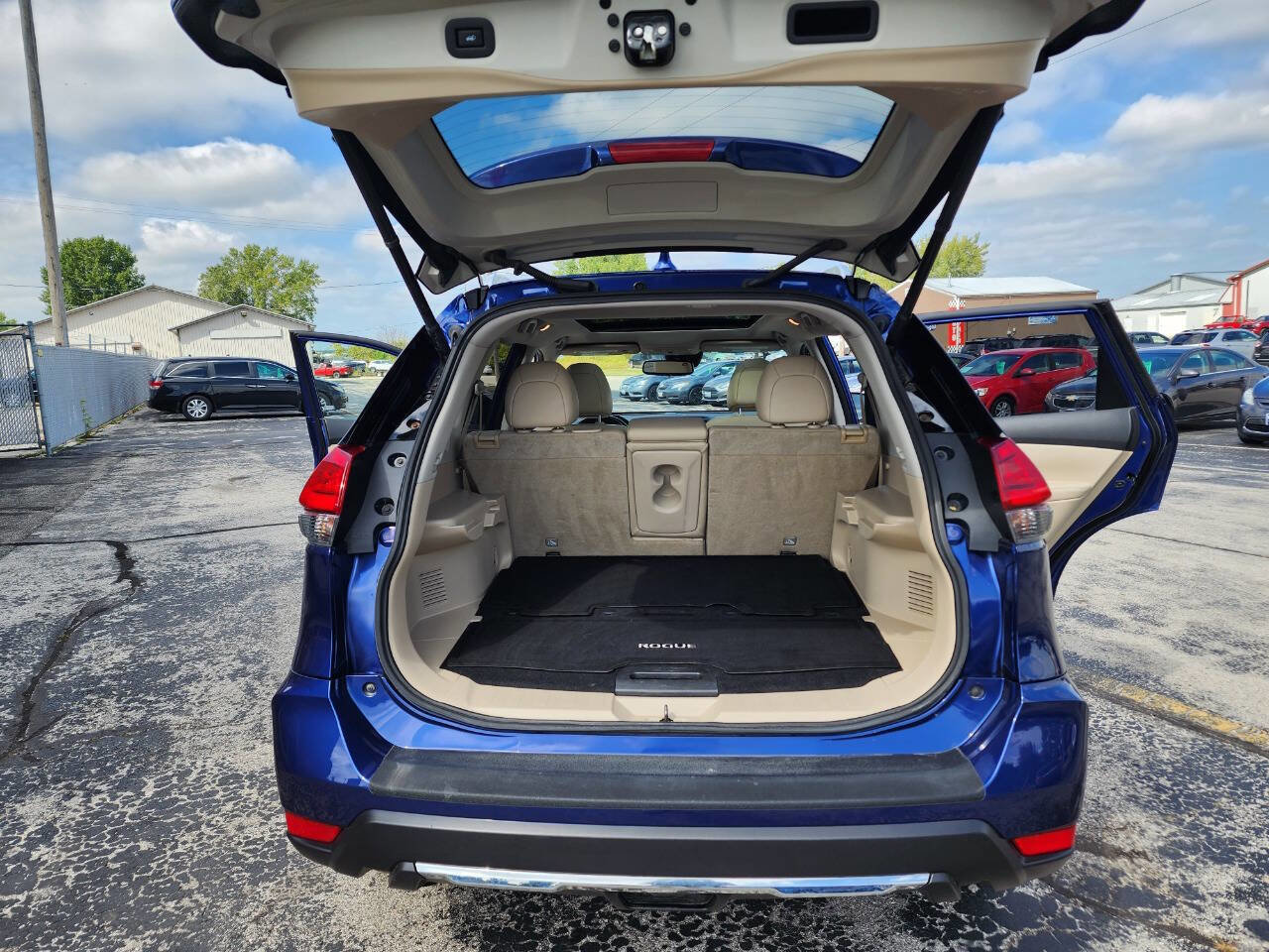 Used 2017 Nissan Rogue SL w/ SL Premium Package image 18