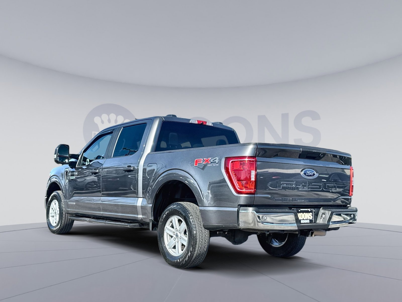 Used 2022 Ford F150 XL w/ Trailer Tow Package image 4