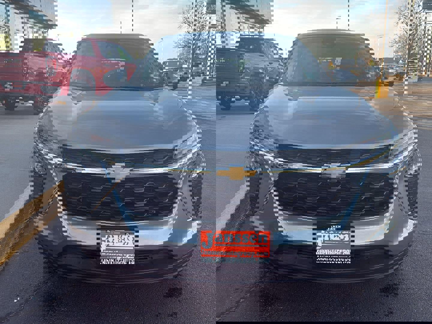 Used 2025 Chevrolet Trax LS w/ LS Convenience Package image 8